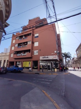 DEPARTAMENTO DE DOS DORMITORIOS ZONA CENTRO c/COCHERA