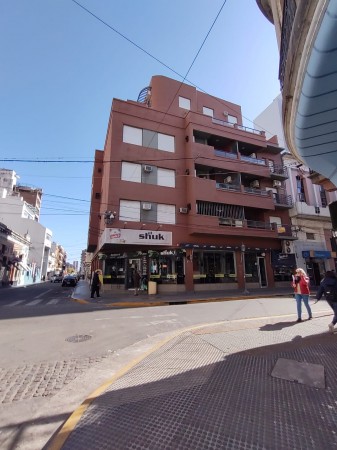 DEPARTAMENTO DE DOS DORMITORIOS ZONA CENTRO c/COCHERA