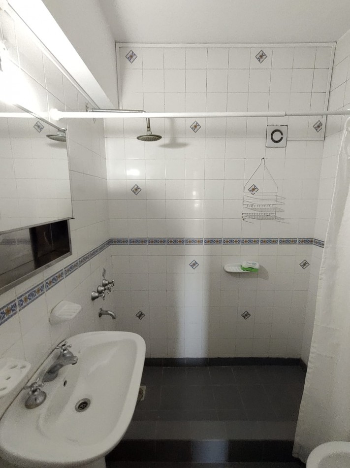 Departamento ubicado en calle General Lopez N° 3681, ingreso por PH.