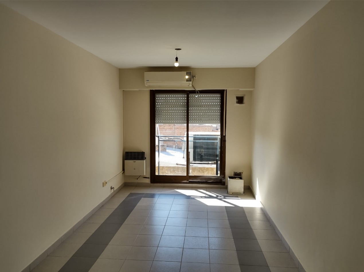 Departamento ubicado en calle General Lopez N° 3681, ingreso por PH.