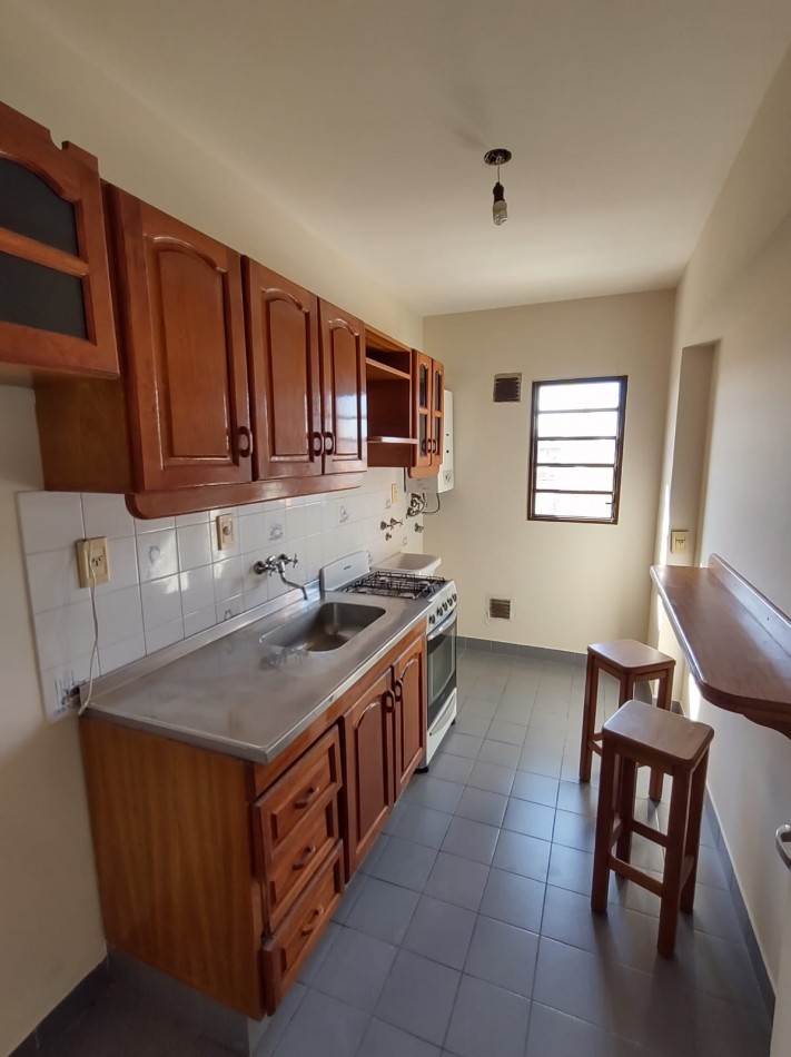 Departamento ubicado en calle General Lopez N° 3681, ingreso por PH.