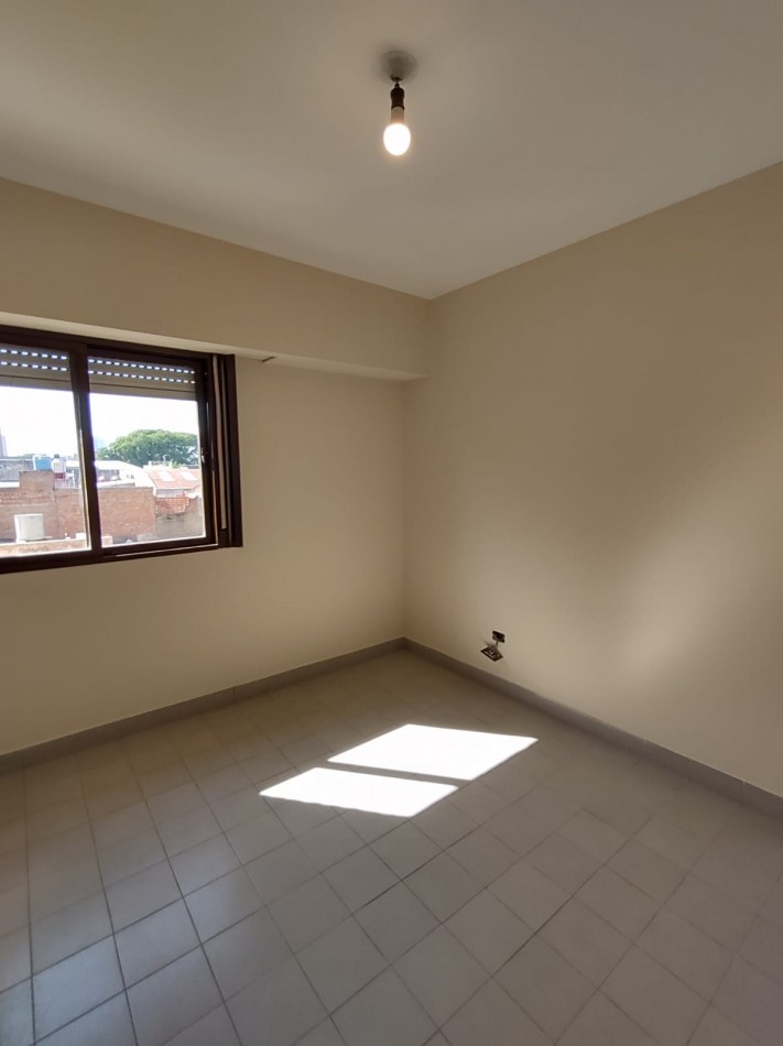 Departamento ubicado en calle General Lopez N° 3681, ingreso por PH.