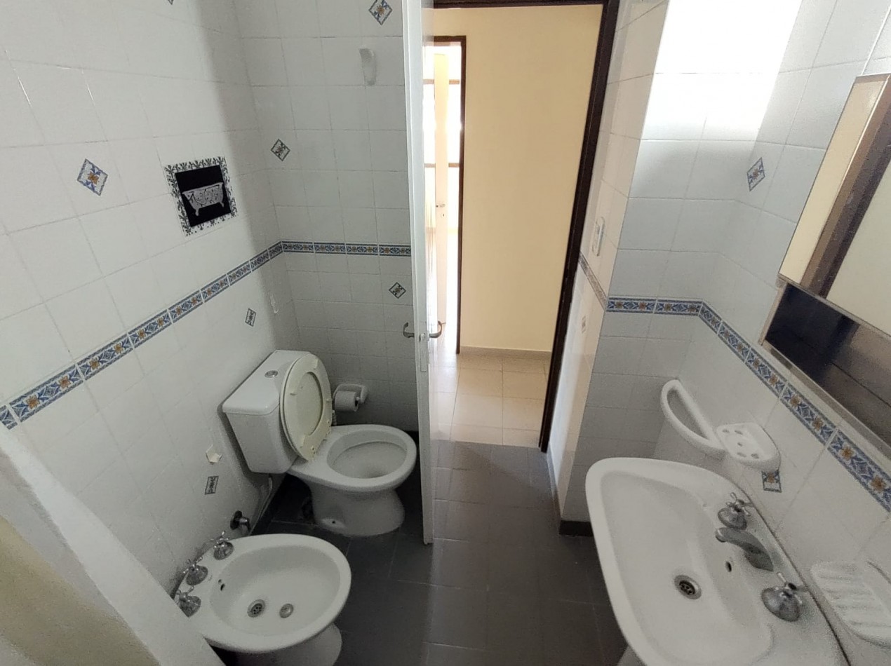 Departamento ubicado en calle General Lopez N° 3681, ingreso por PH.