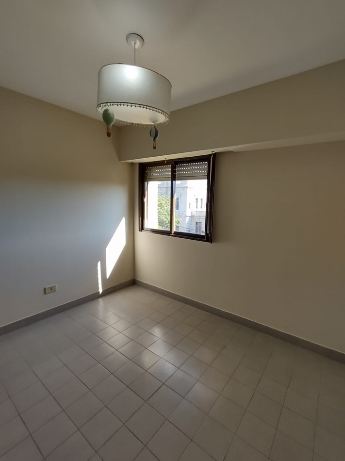 Departamento ubicado en calle General Lopez N° 3681, ingreso por PH.