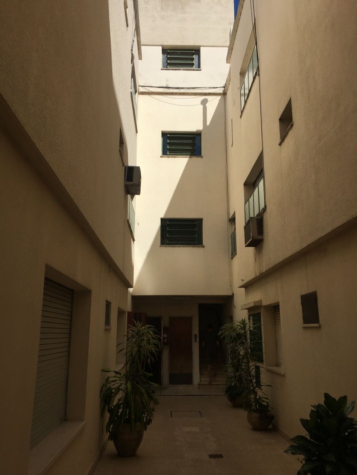 Departamento ubicado en calle 4 de enero 1861 - Piso 1 por escalera 