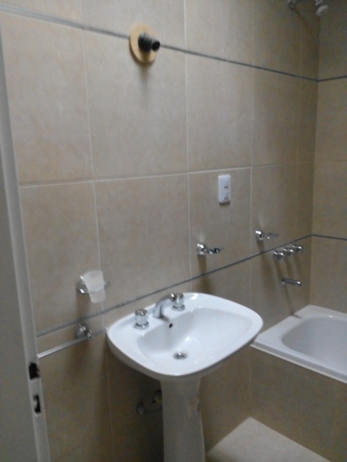 Casa en Av. French 1916 de 2 plantas con cochera