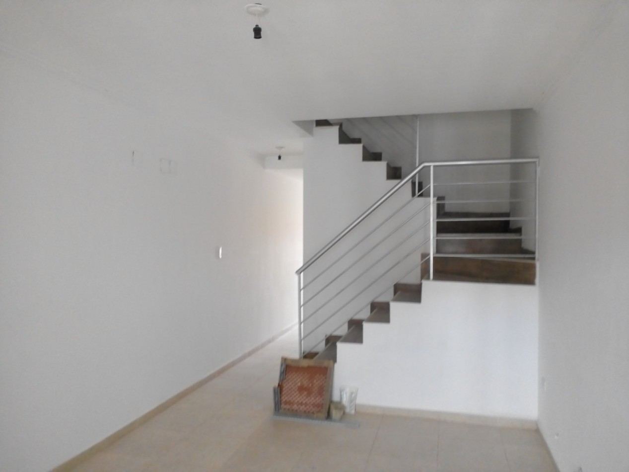 Casa en Av. French 1916 de 2 plantas con cochera