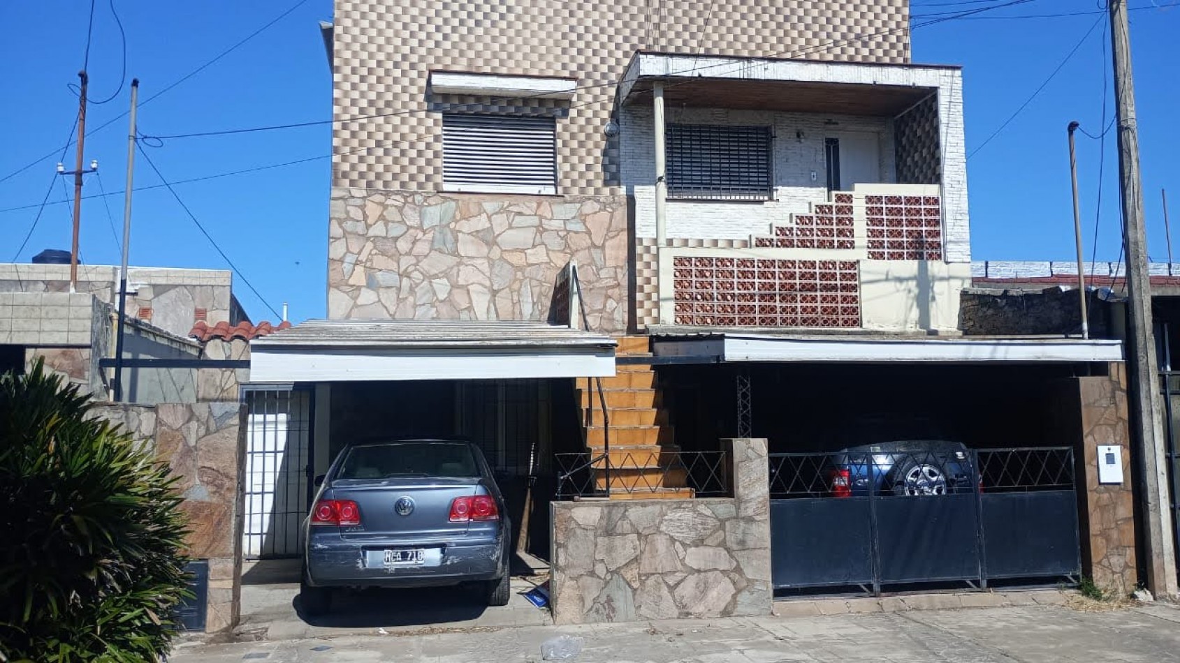 Casa de dos plantas 4 DE ENERO 6056 