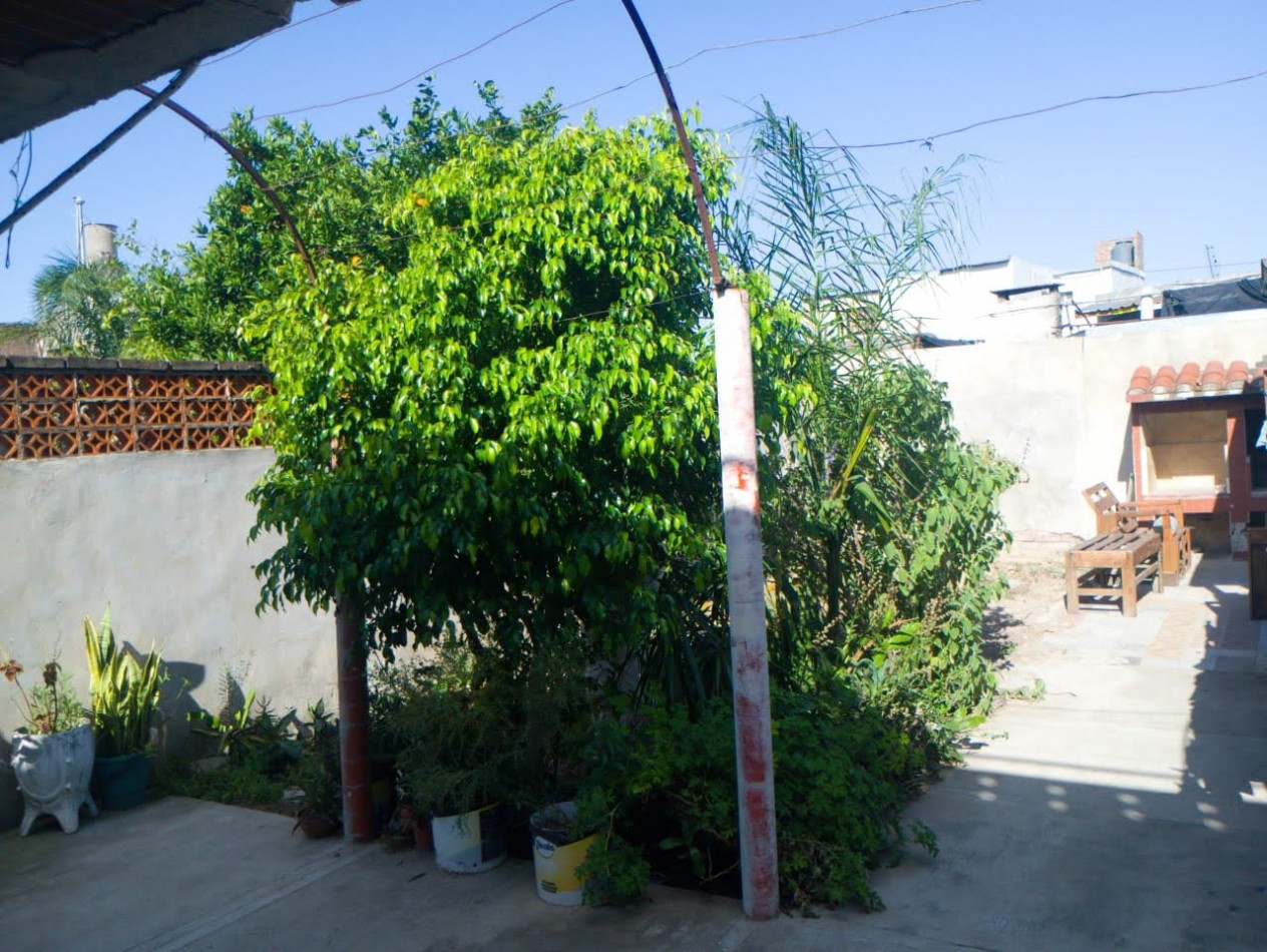 Casa de dos plantas 4 DE ENERO 6056 