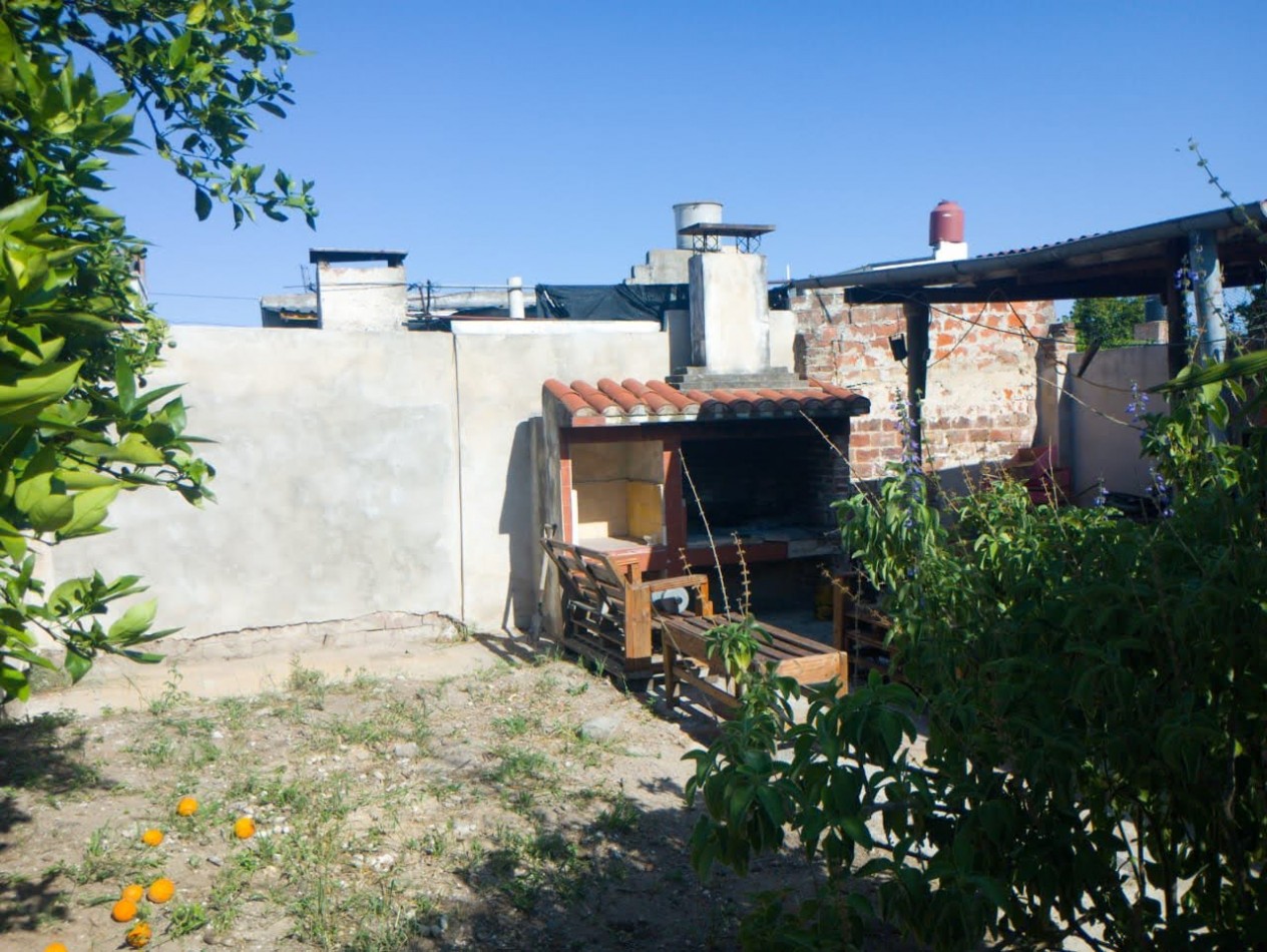 Casa de dos plantas 4 DE ENERO 6056 