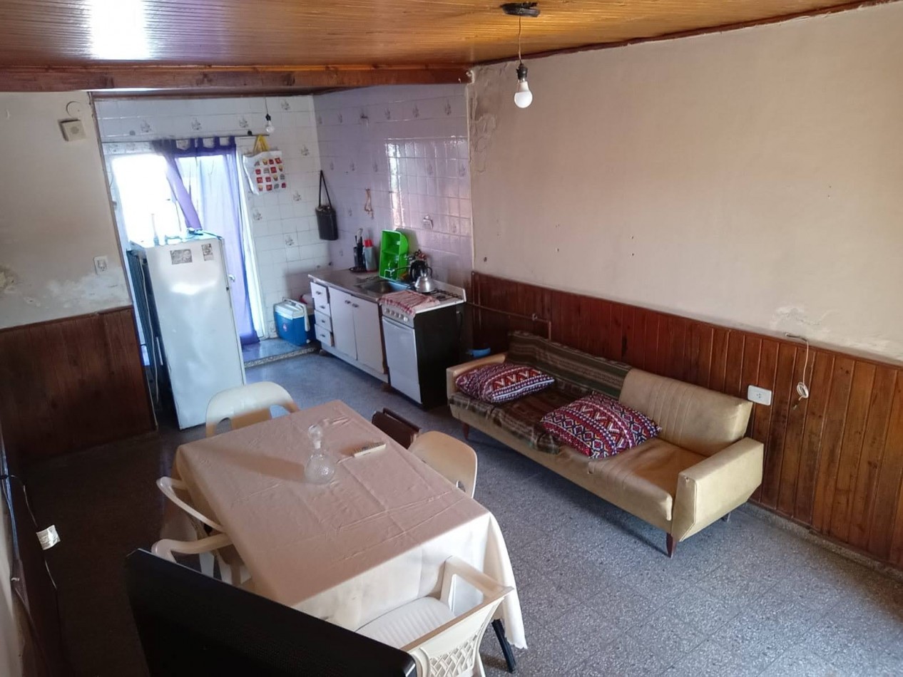 Casa de dos plantas 4 DE ENERO 6056 