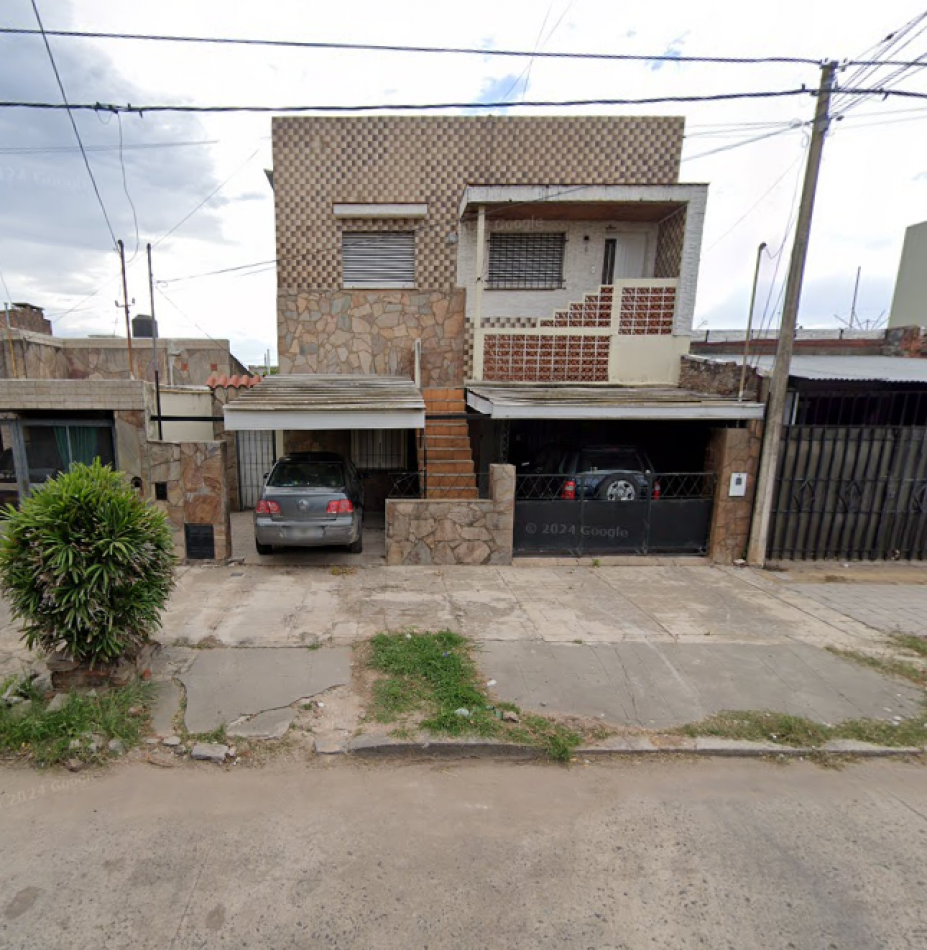 Casa de dos plantas 4 DE ENERO 6056 